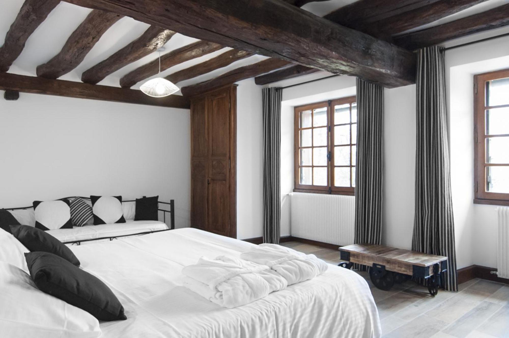 Jardin Des Sens, La Rente D'Eguilly Bed & Breakfast Exterior photo
